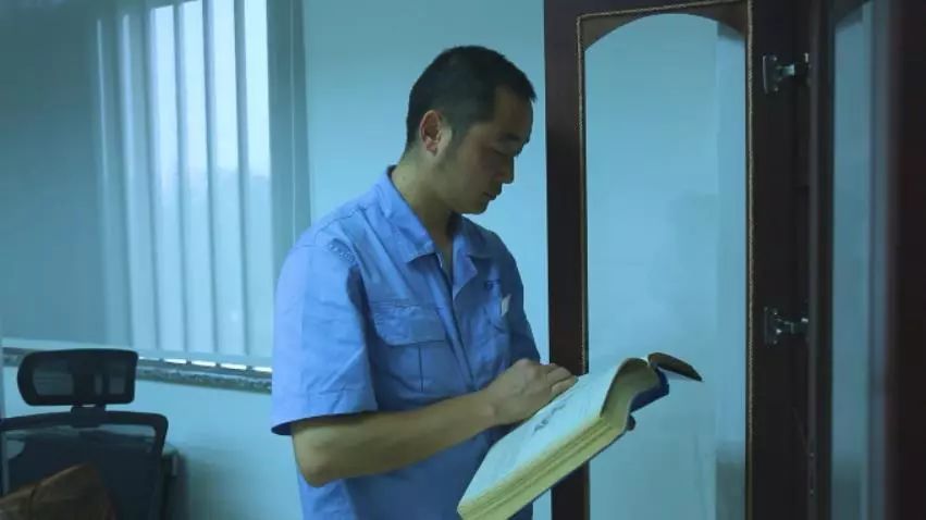 【兵裝青年標(biāo)兵②】建設(shè)工業(yè)：“熊孩子”的名品設(shè)計(jì)夢
